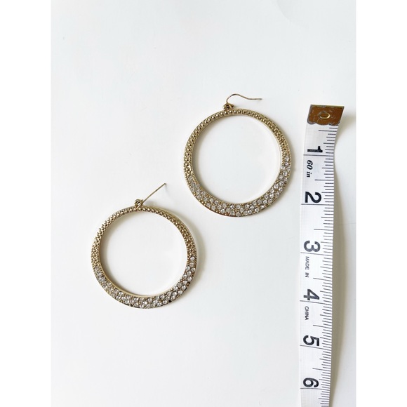 ✨4/$24✨ Sparkly gold-tone dangle hoop earrings - Picture 3 of 3